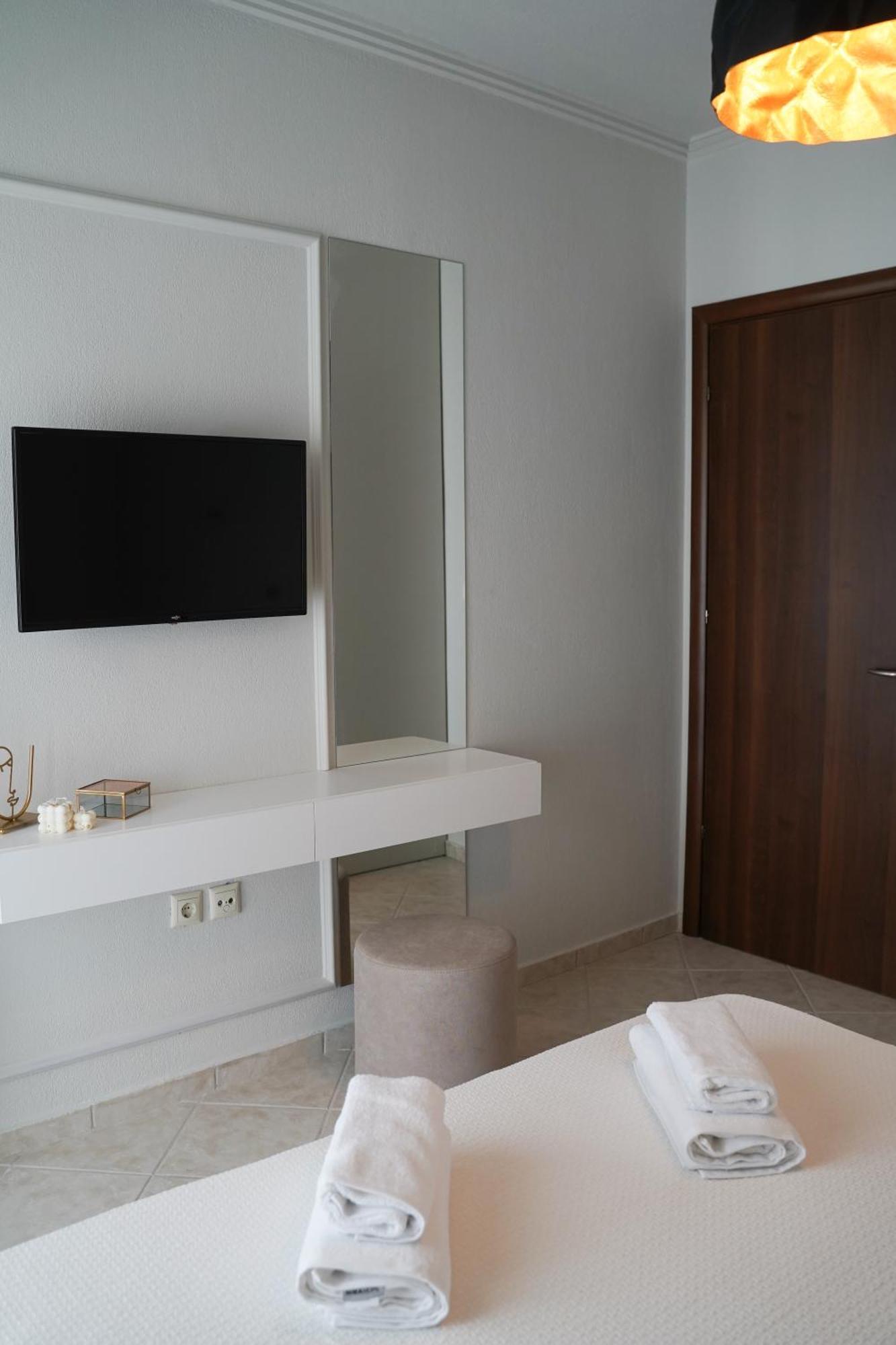 Grand View Suites Meteora Kalambaka Esterno foto