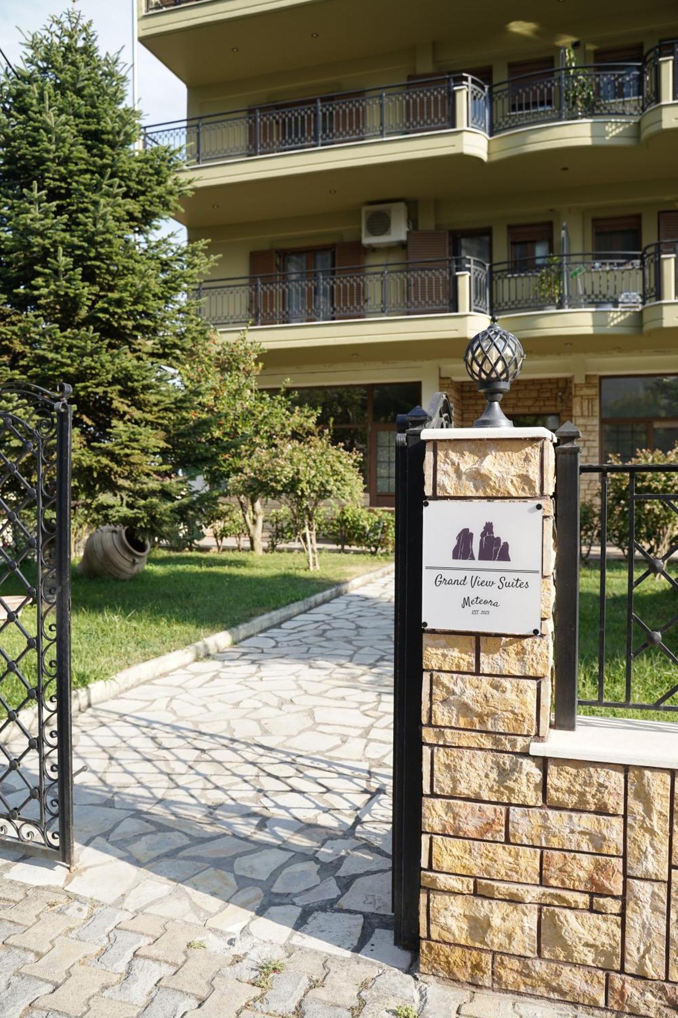 Grand View Suites Meteora Kalambaka Esterno foto